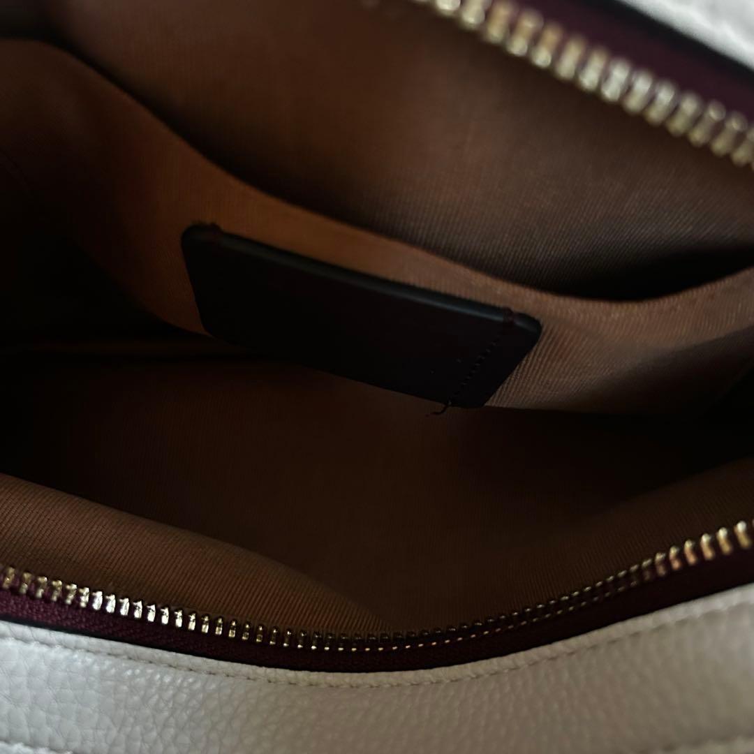 未使用　COACH コーチ　ショルダーバッグ　スマホショルダー　ミニバッグ　本革