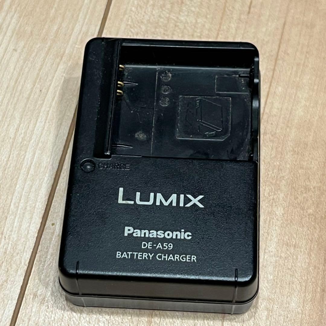 《送料込》Panasonic LUMIX DMC-FX70 デジカメ　充電器付