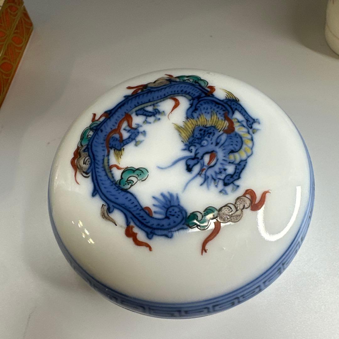 茂右衛門 前田宝泉 古董　古美术 人間国宝 十三代柿右衛門・濁手 香合 龍紋