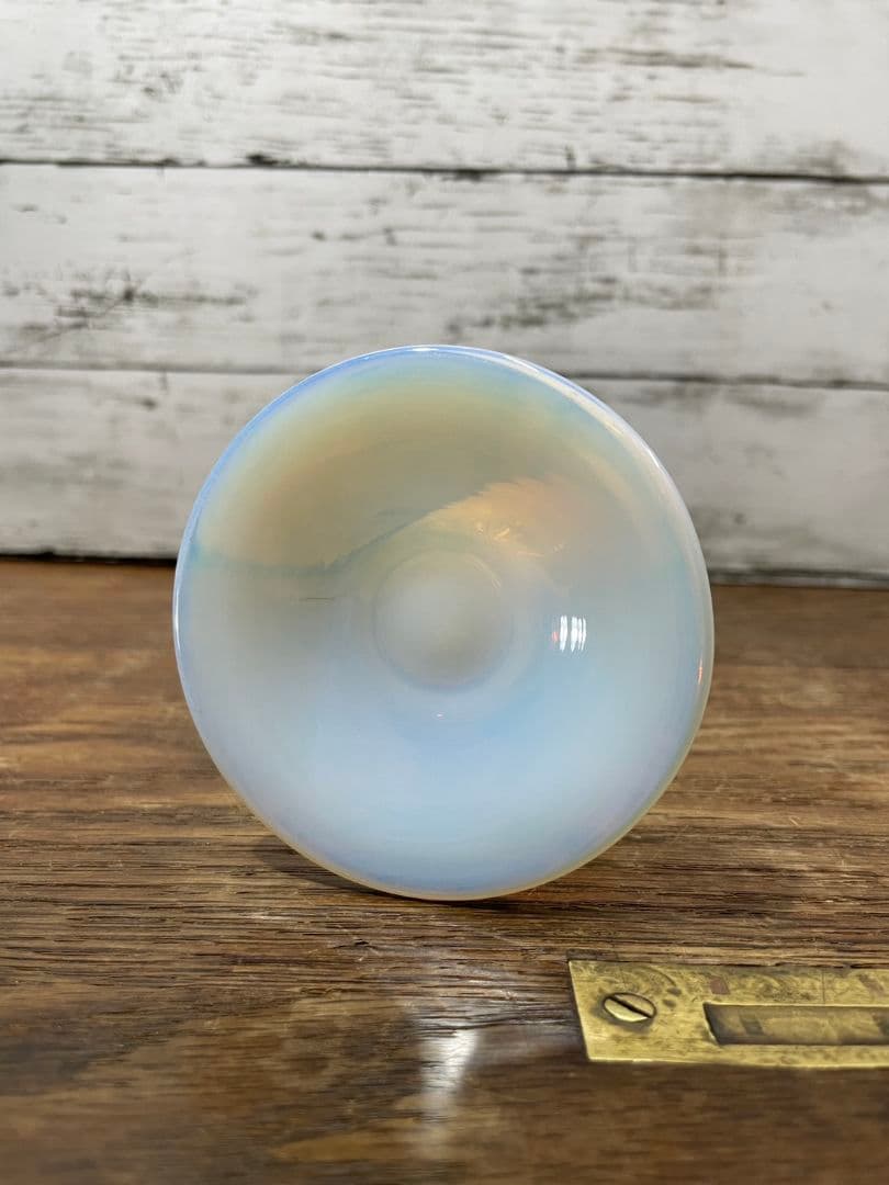 フランスアンティーク オパリンガラスの一輪挿し 花瓶 グラス ツイスト