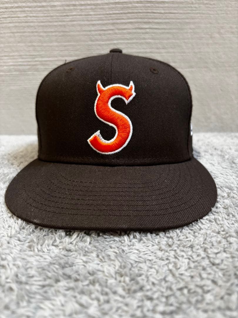 New Era Supreme 刺繍Sロゴ キャップ - メルカリ