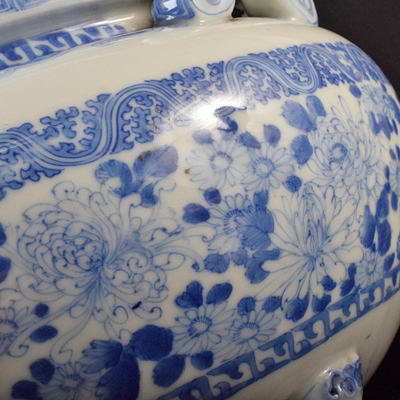 瀬戸焼　古瀬戸　染付　花文　蝶三足　大火鉢　大香炉　M　R8176B