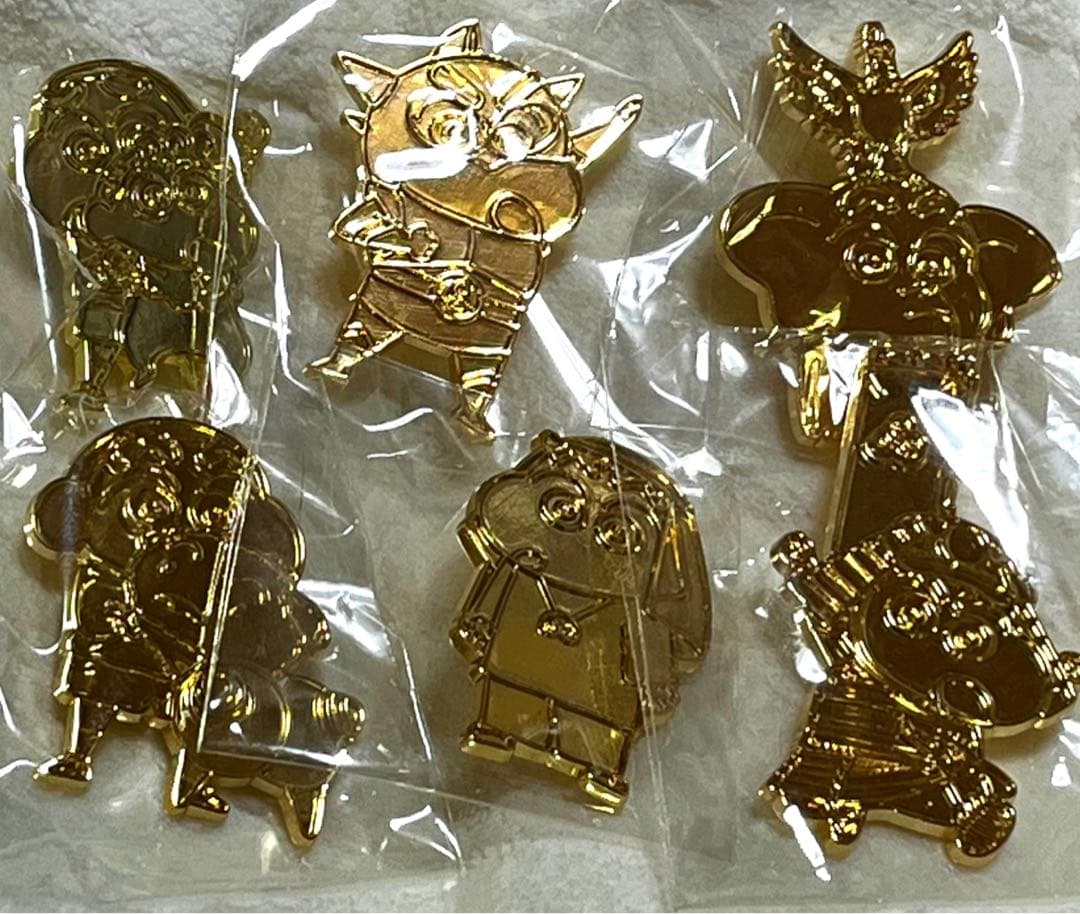 クレヨンしんちゃん　シネマパレード　金　特典　ピンズ　コンプリート　30種