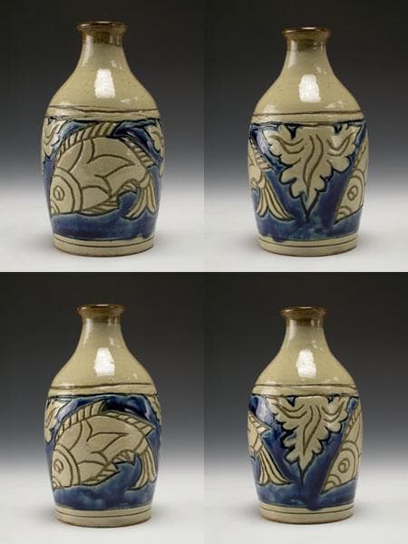 琉球壷屋焼 登り窯 金城敏男 作 呉須魚文徳利 - メルカリ