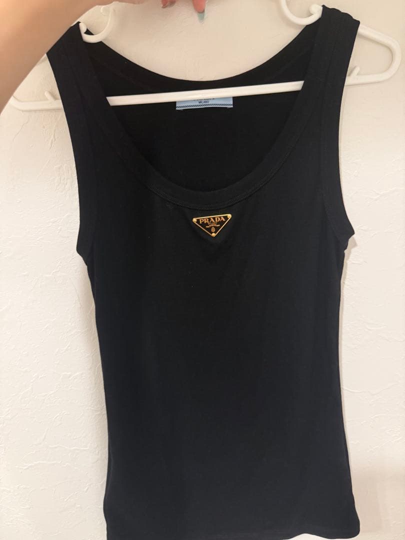 PRADA 黒 タンクトップ ロゴ付き