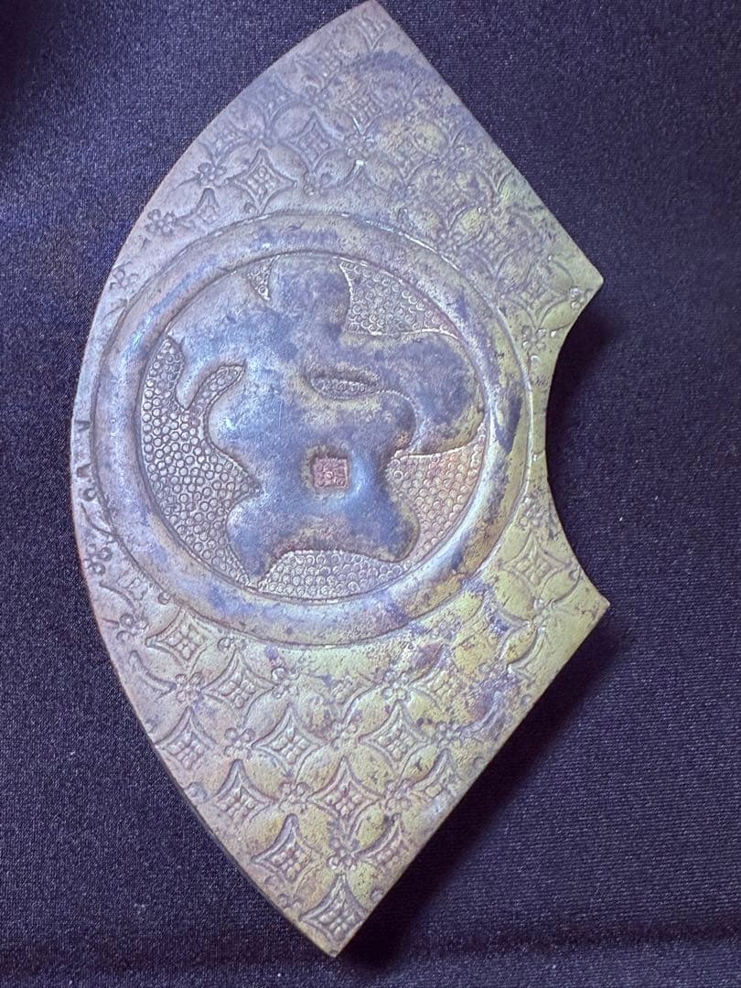 【希少】江戸期 真鍮製 仏具 宝相華文様 扇形箱（蓋・底揃い組）梵字装飾 古道具