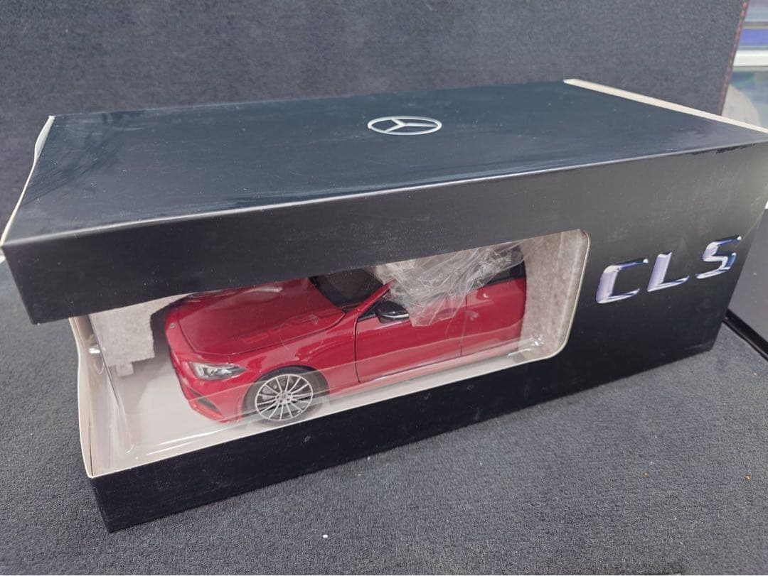 メルセデス・ベンツ CLS 赤