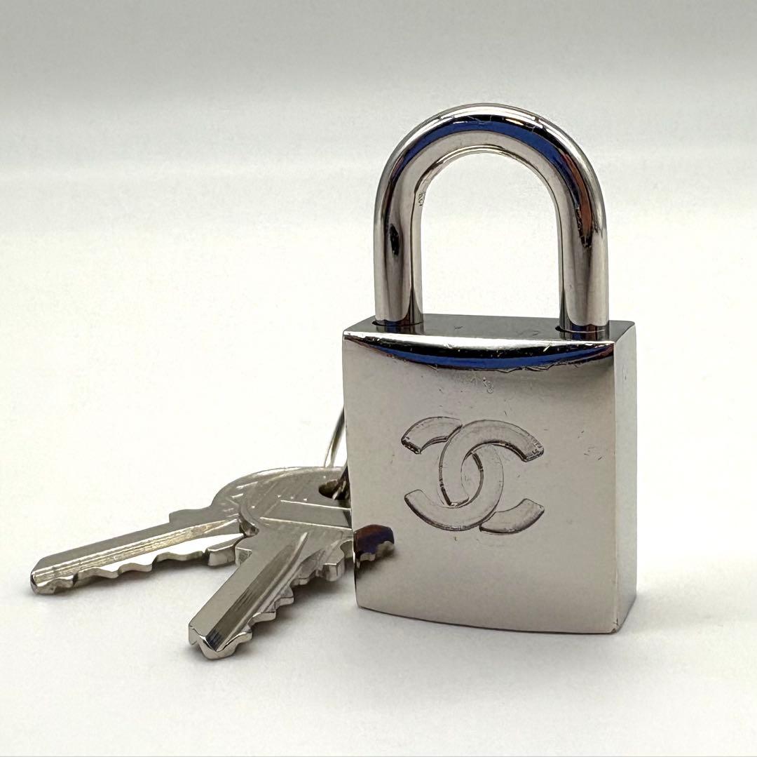 CHANEL シャネル カデナ 南京錠 ココマーク シルバー 鍵2本付き