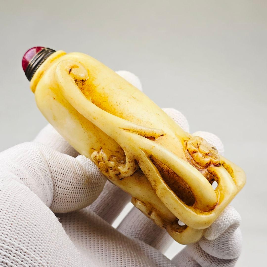 貴重 本物和田白玉 土沁 手彫 梅紋 清代 大型 鼻煙壺 薬瓶 置物 美品