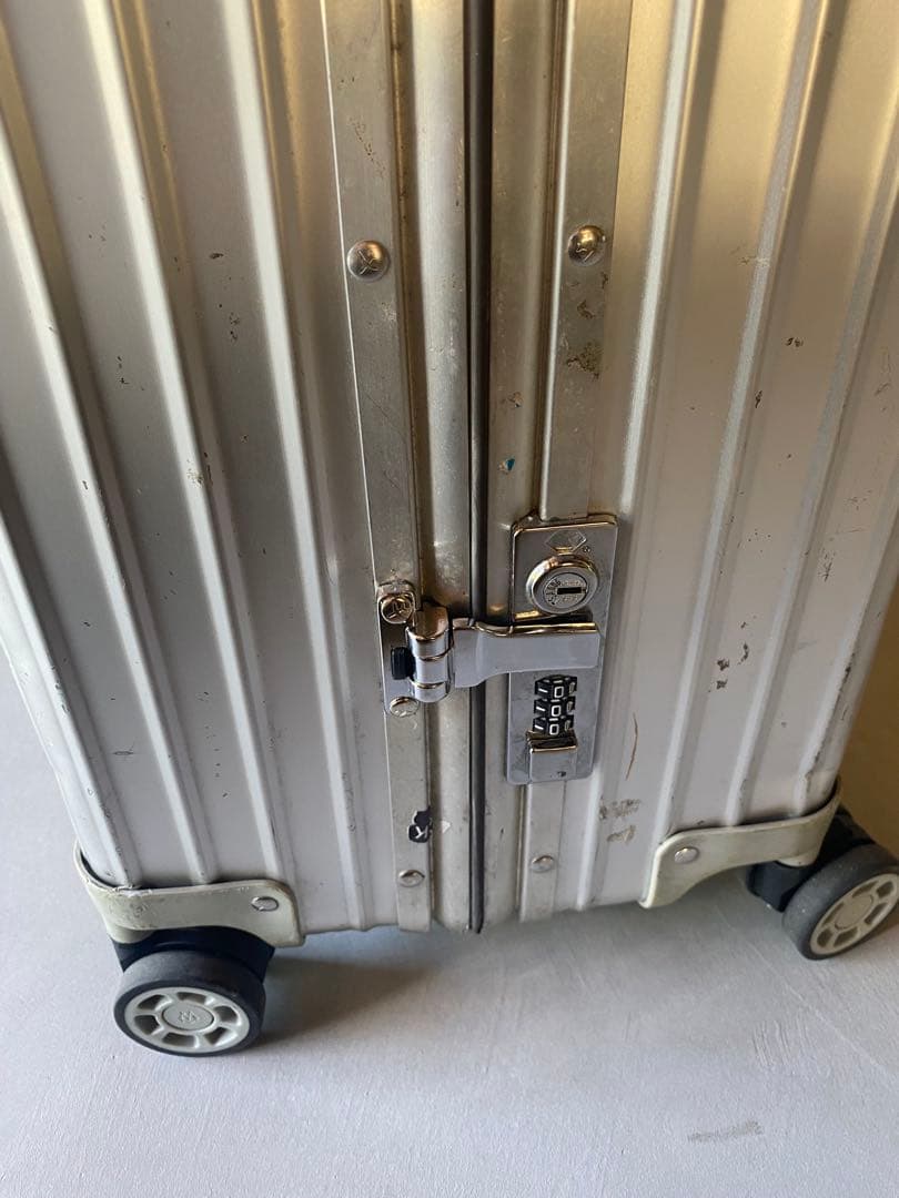 Classic Check-In M アルミニウム製スーツケース | シルバー | RIMOWA