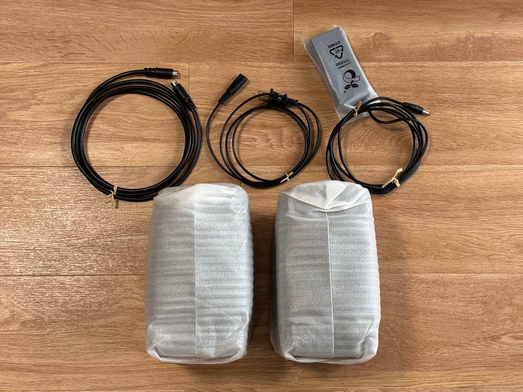 【ほぼ新品】ADAM Audio D3V モニタースピーカー