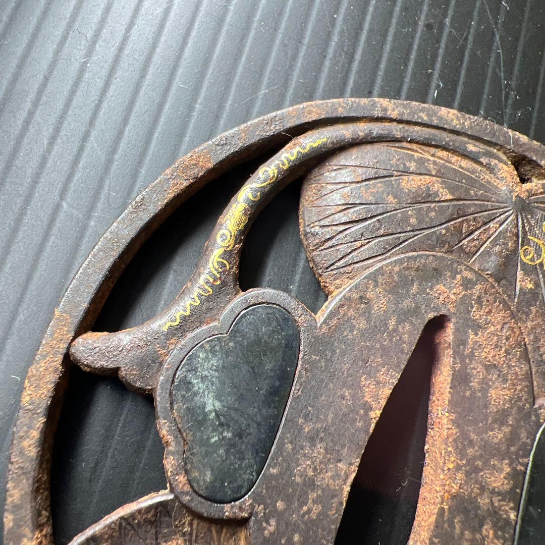 記内象嵌透かし蓮葉図鍔　切羽台に刻銘「越前住記内」　東Y7-0825⭐︎2Fトヒニ