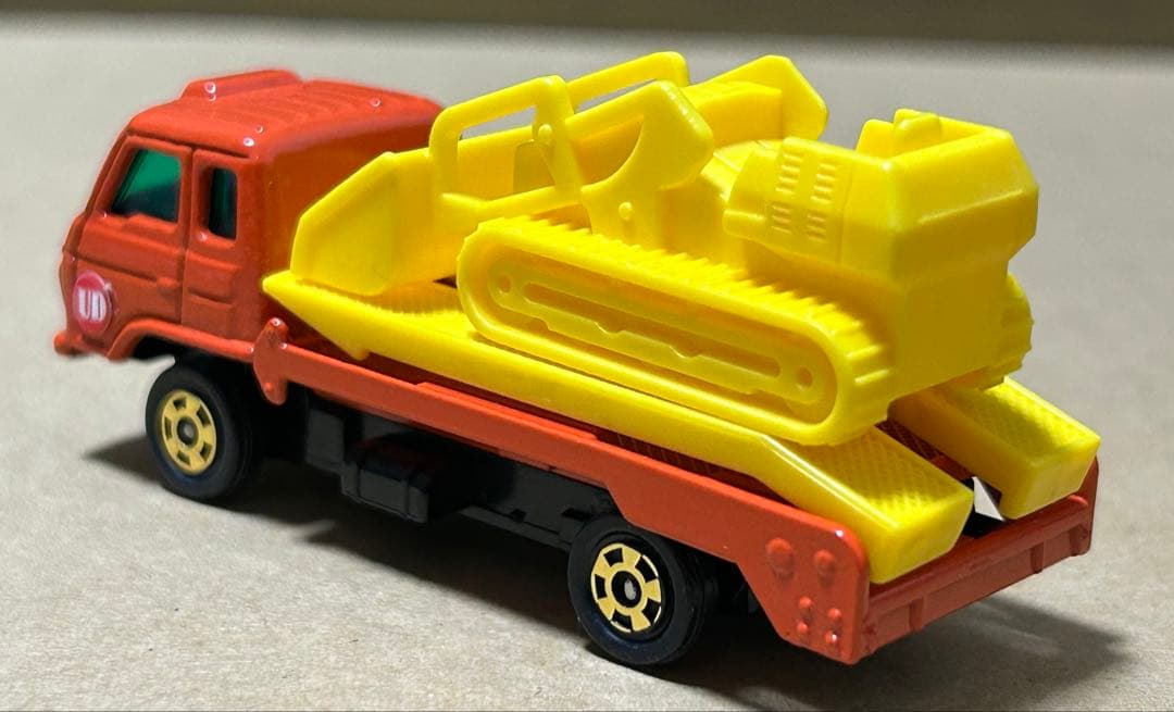 トミカ UD コンドル ブルドーザーキャリア 日本製