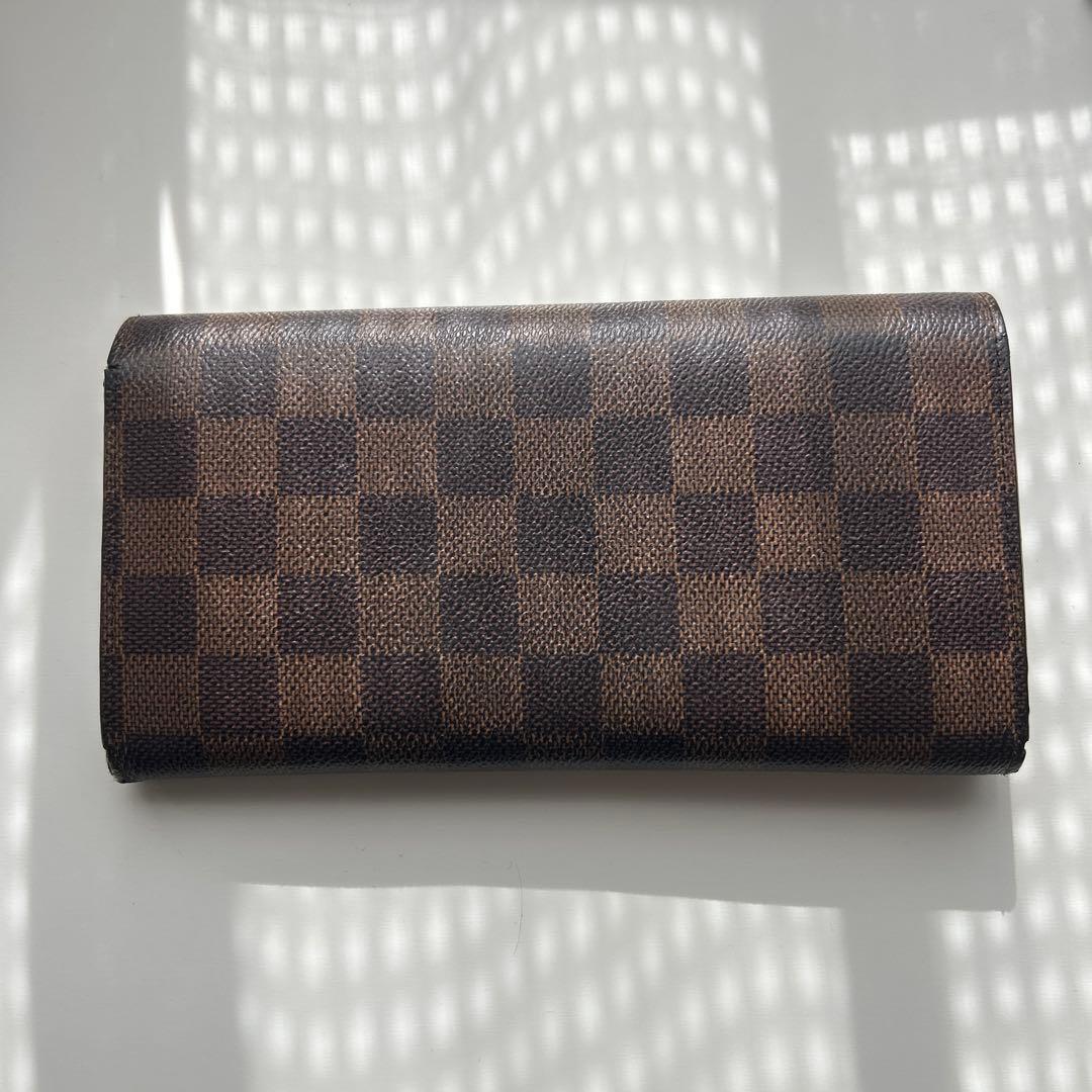 ルイ・ヴィトンのダミエ・エベヌ ポルトフォイユ・サラ長財布
