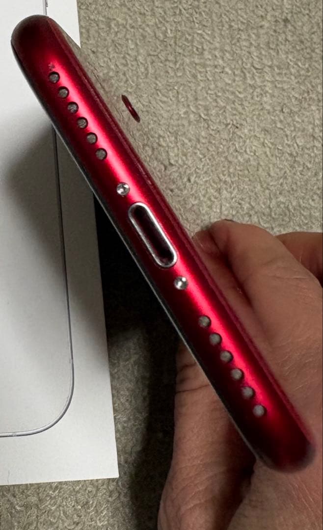 iPhone SE 第3世代 (SE3)レッド