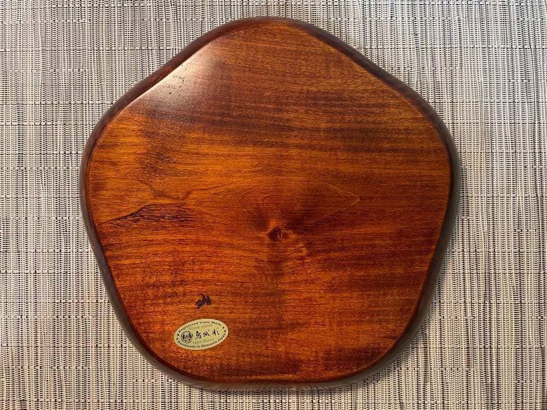 0319 烏城彫 野菜/果物 天然木(桂・栃) 盆 日本産生漆、拭き漆仕上げ