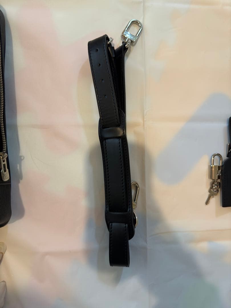 ルイ・ヴィトン バッグ エピ ポルトドキュマンヴォワヤージュ M59162