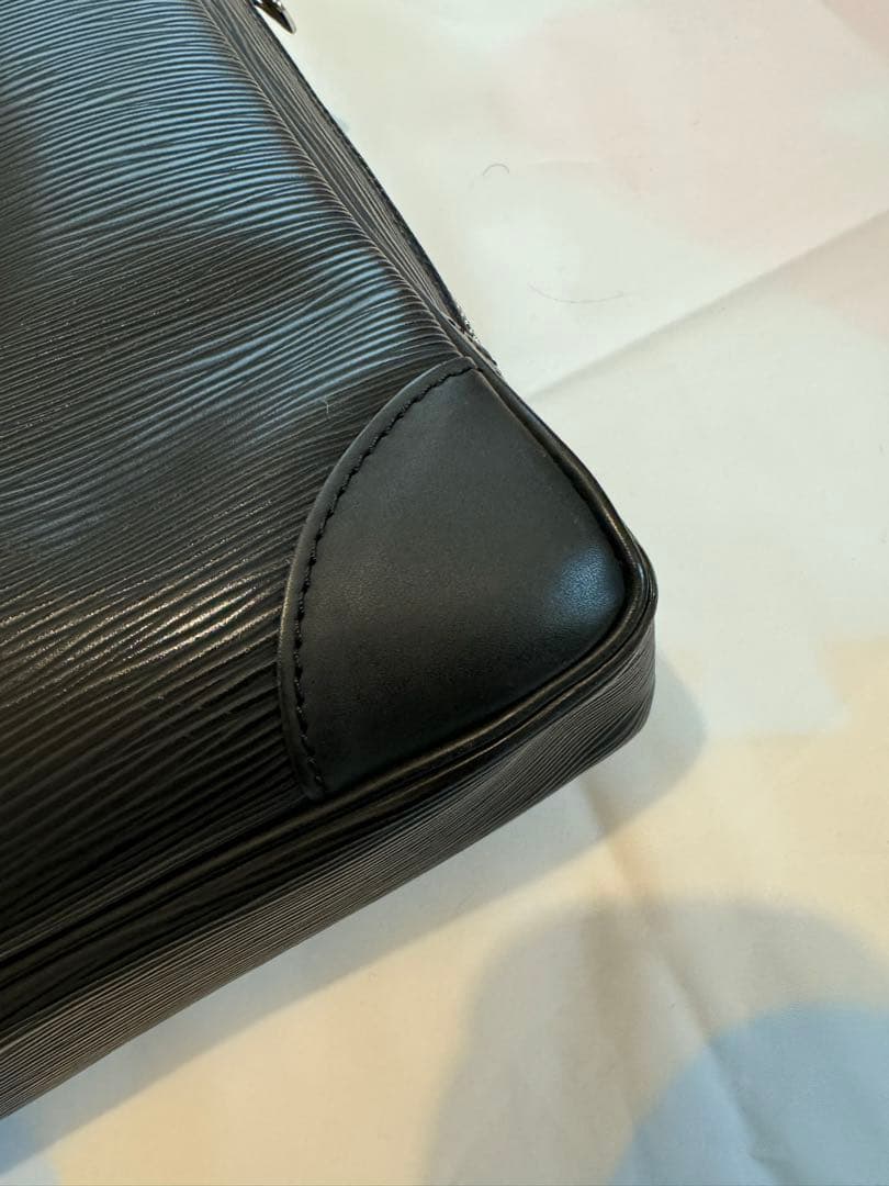 ルイ・ヴィトン バッグ エピ ポルトドキュマンヴォワヤージュ M59162