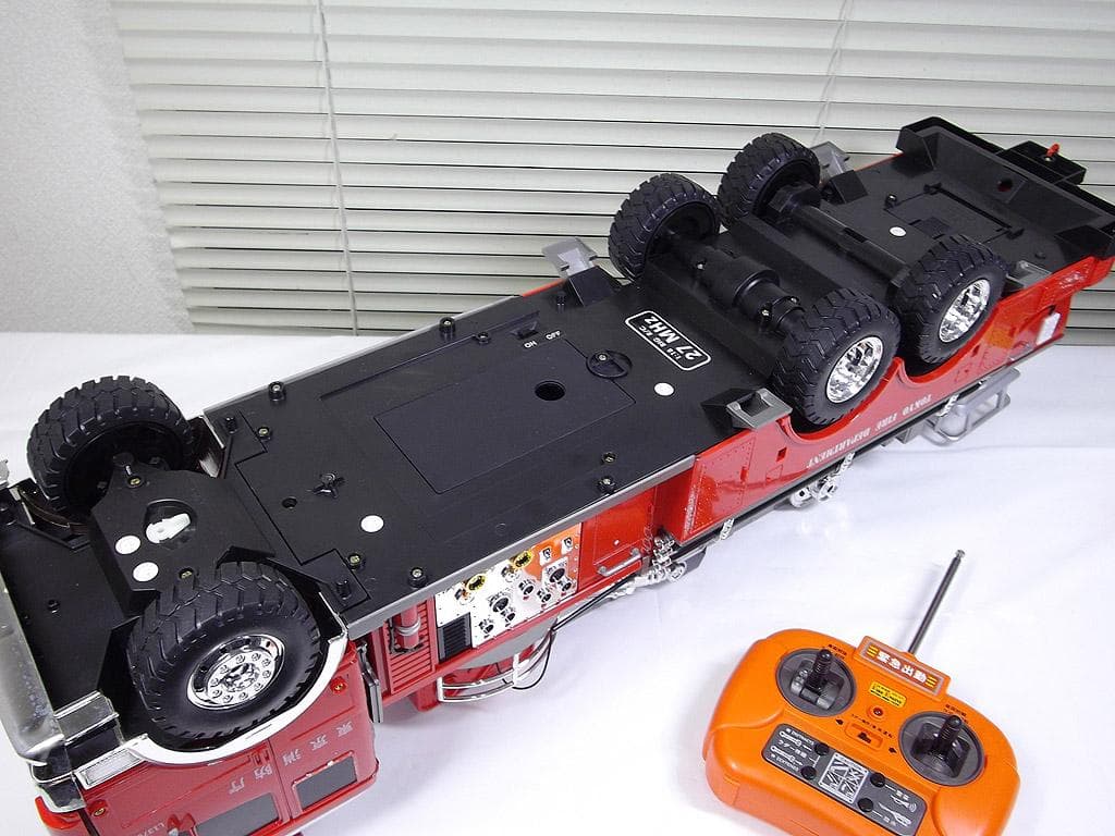 童友社 1/18　大型ラジコン 消防車　はしご車 全長68cm