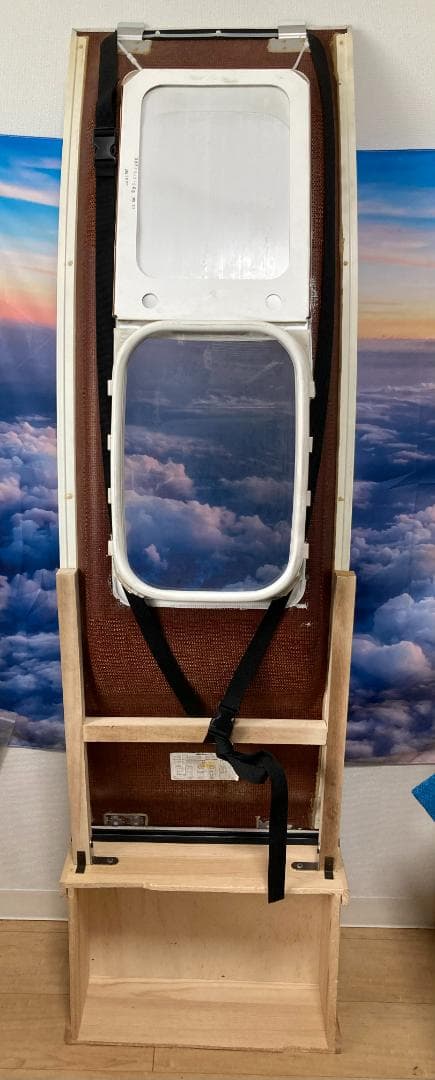 ボンバルディア CRJ200 機内 客室 内装 壁 パネル ウィンドウガラス