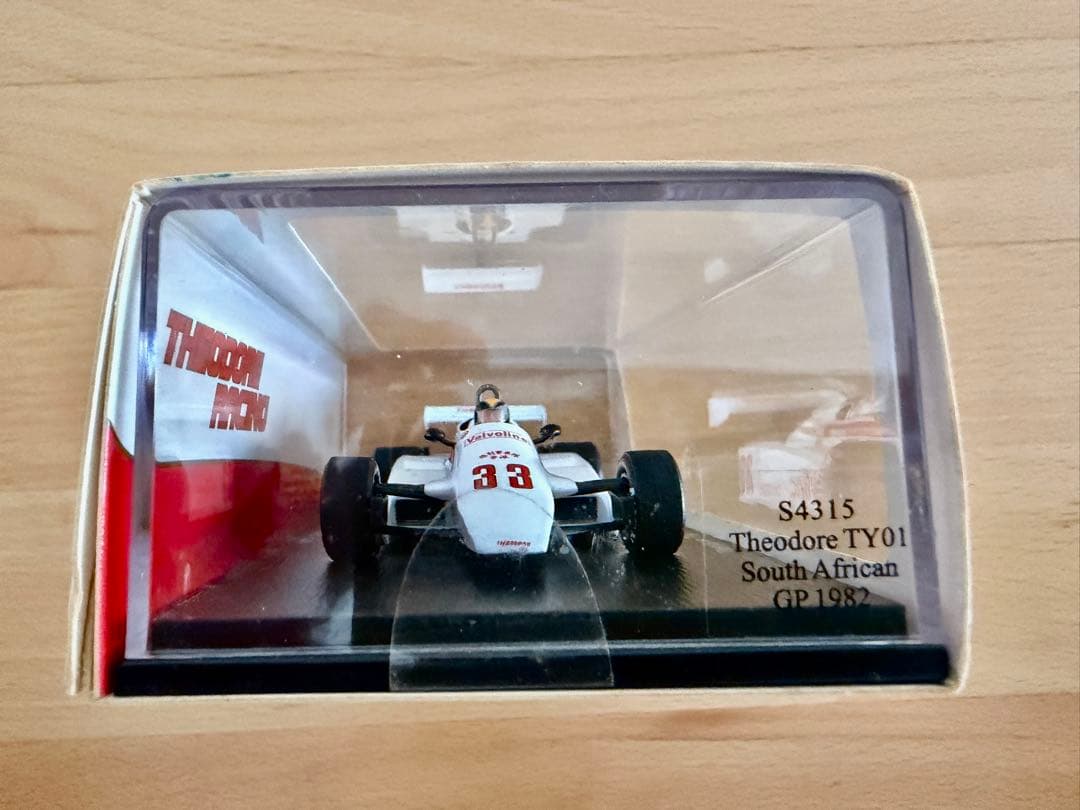 Spark 1/43 セオドール TY01 南アフリカGP 1982 ミニカー