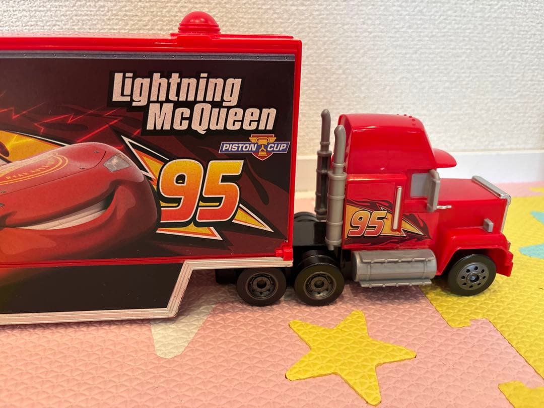 カーズ　トミカ　たくさんのせよう！大きなマック(カーズ3タイプ)
