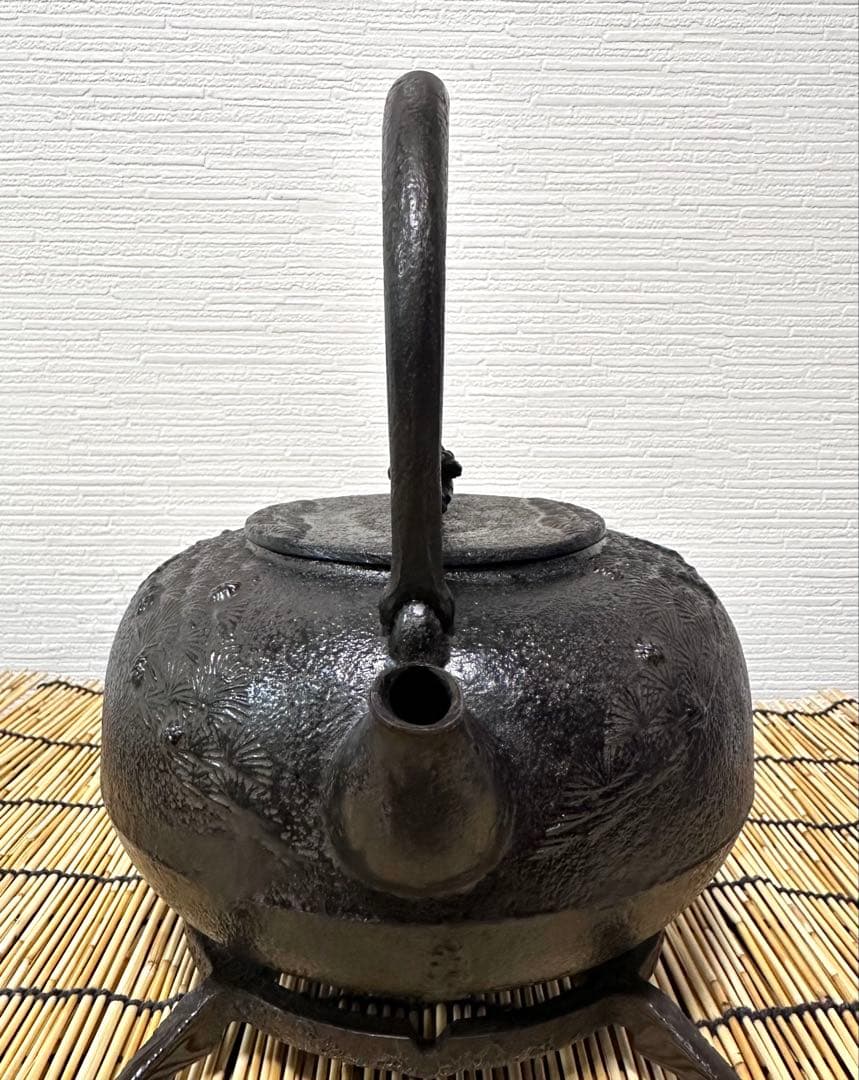 未使用品 南部秀山堂 佐藤 勝弘作 15型松文様 鉄瓶 南部鉄瓶 南部