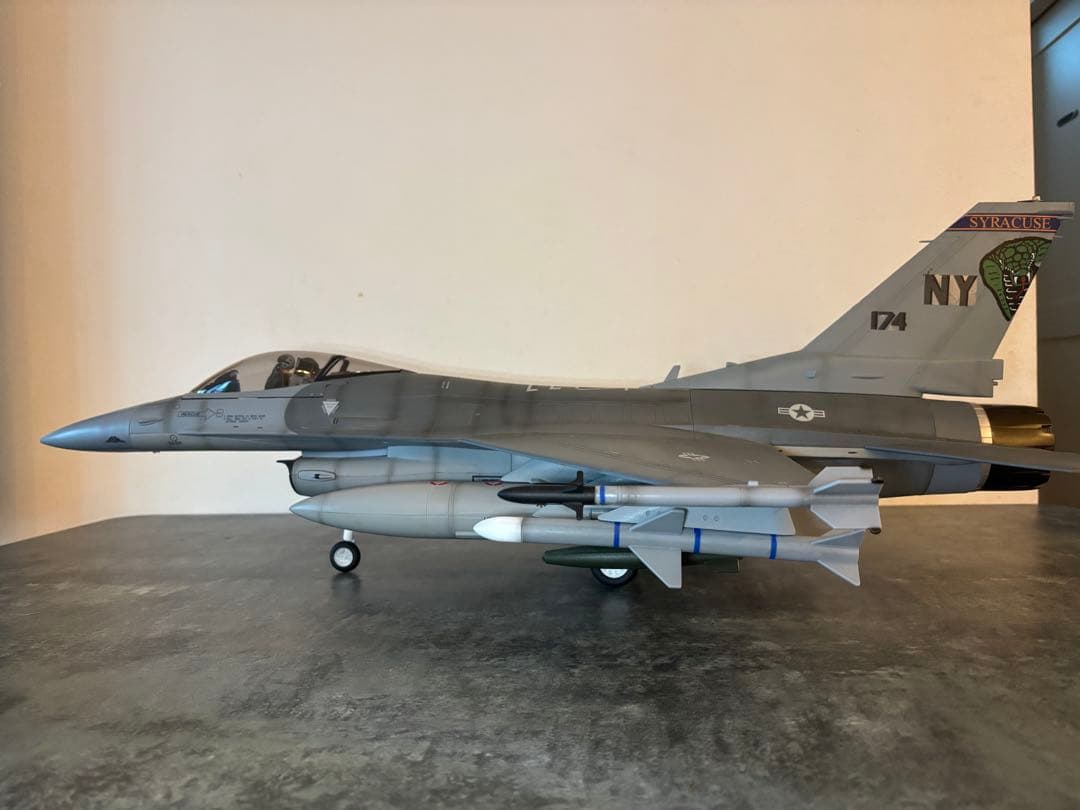 エリートフォース F-16fighting falcon1/18