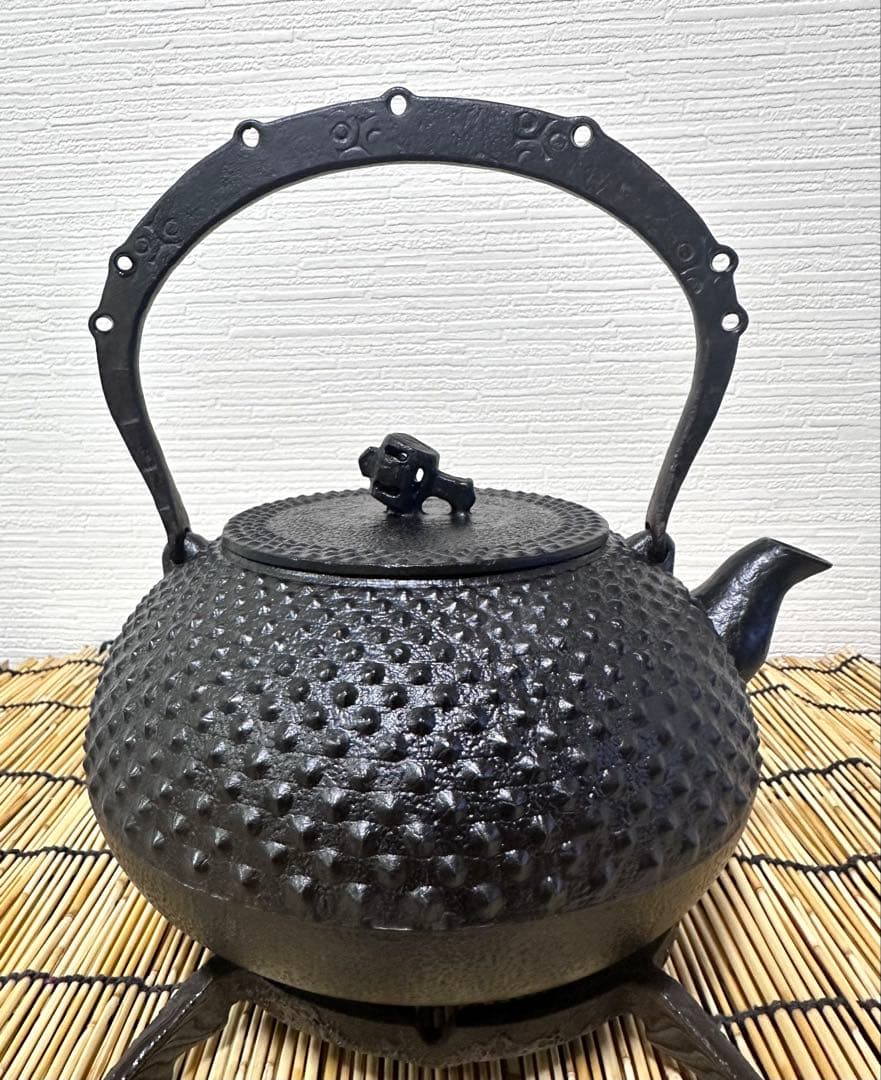 未使用、保管品　南部成龍堂鋳造所　斎峰　及川光正造　宝珠形馬蹄鉉　南部鉄瓶