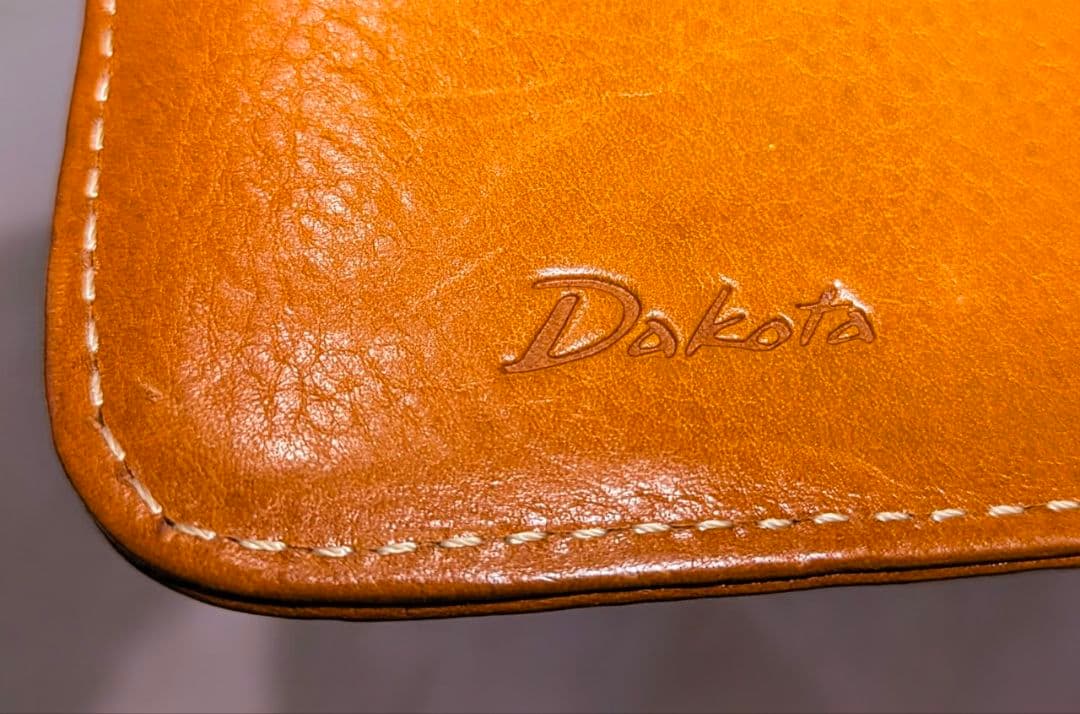 ダコタ フィオラ 本革二つ折り財布 花柄エンボス刻印レア️⭕️未使用