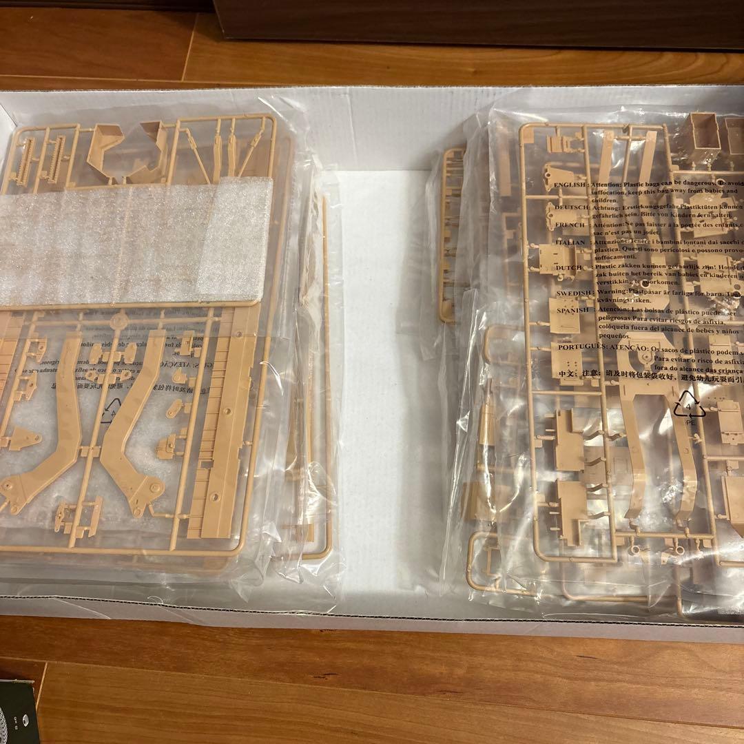 M1070トラックトラクター & M1000重機輸送半トレーラー プラモデル