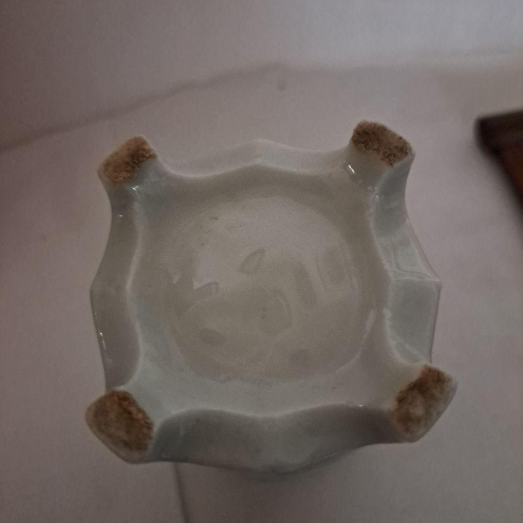 こめ 　　江戸中　極上　小壺　極上縁絞り型　縁紅付　呉須染付　高台足付