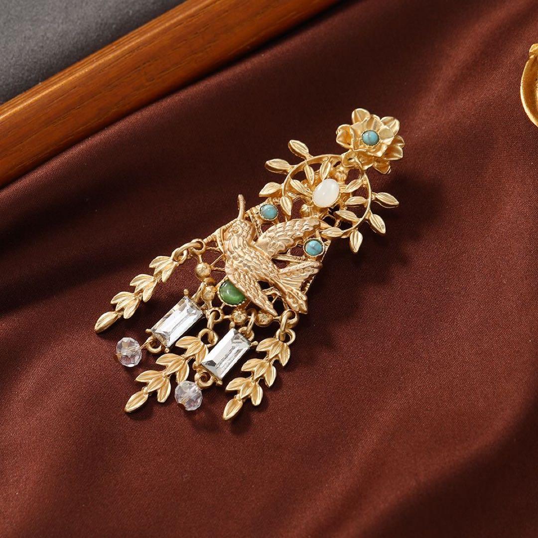 小鳥モチーフ·アンティーク風·ブローチ·ゴールド - メルカリ