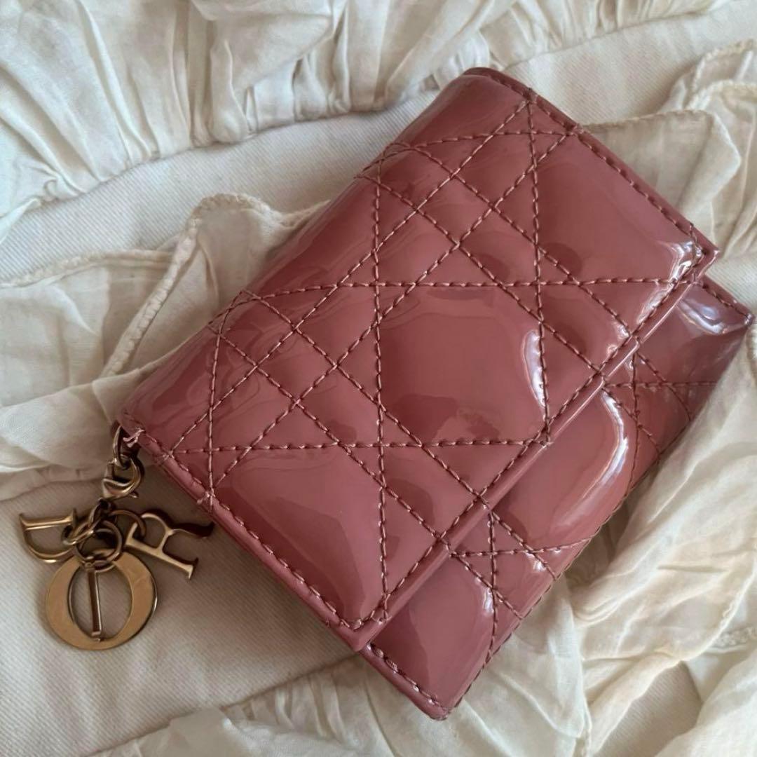 Dior 三つ折り財布 ピンク レディディオール パテントカーフスキン