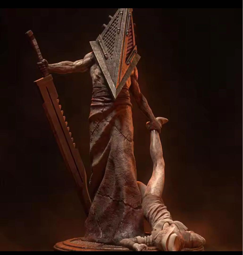 サイレントヒル　フィギュア　トライアングル・ヘッド Amazon.co.jp: サイレントヒル 三角頭(ピラミッドヘッド) 可動式 戦闘