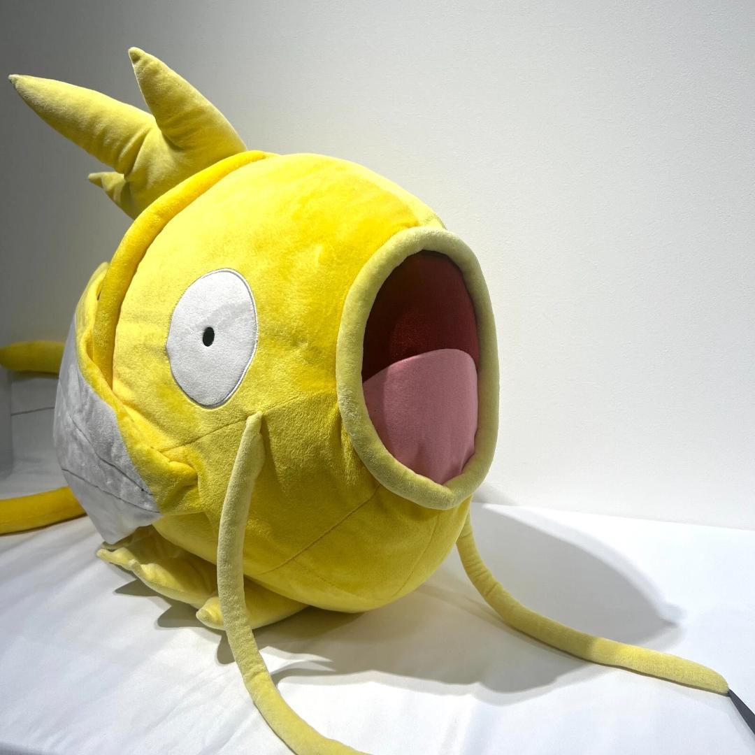 ポケモンセンター名古屋 金のコイキング ビッククッション ぬいぐるみ