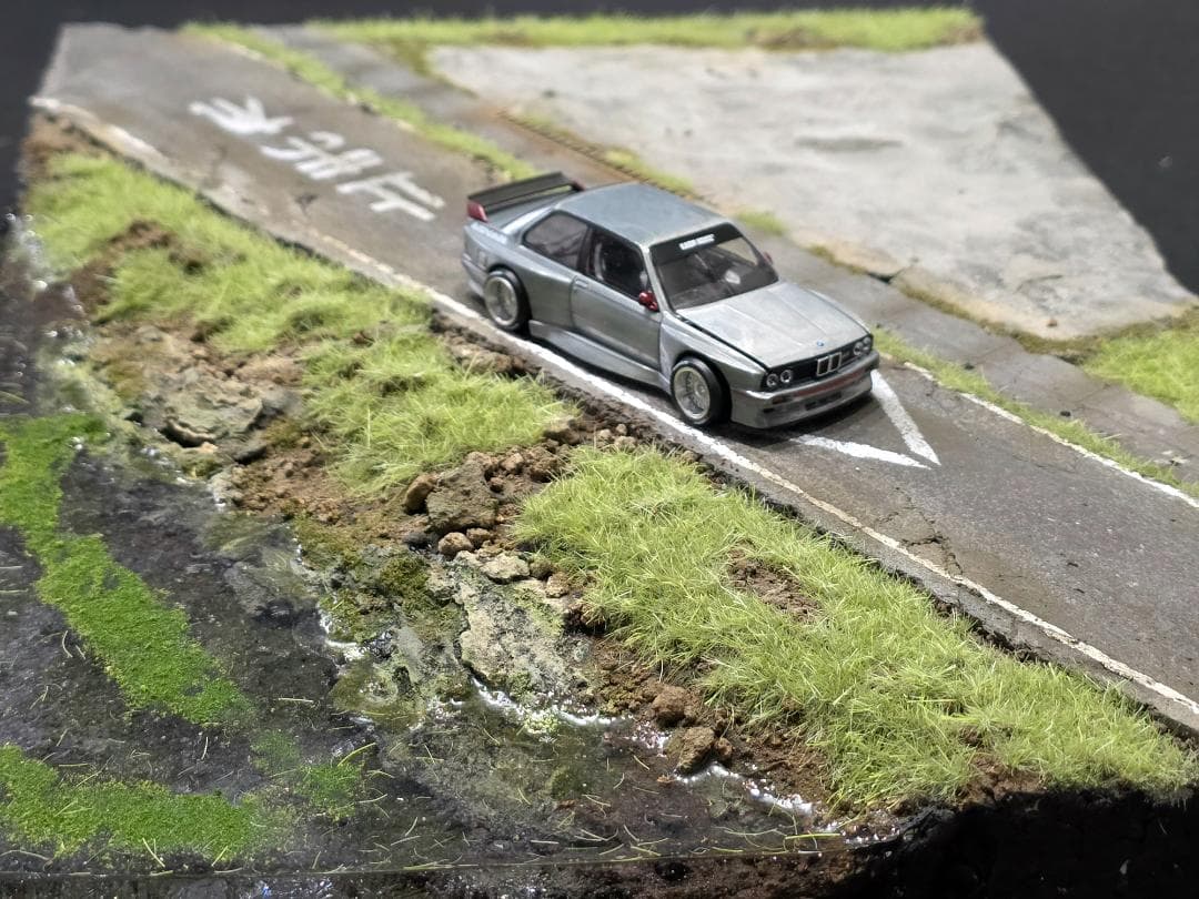 カスタム 現実的の駐車場 ジオラマ 1:64