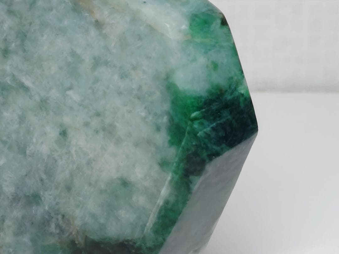 青緑 1.5kg 翡翠 ヒスイ 原石 鑑賞石 自然石 誕生石 鉱物 水石 鉱石