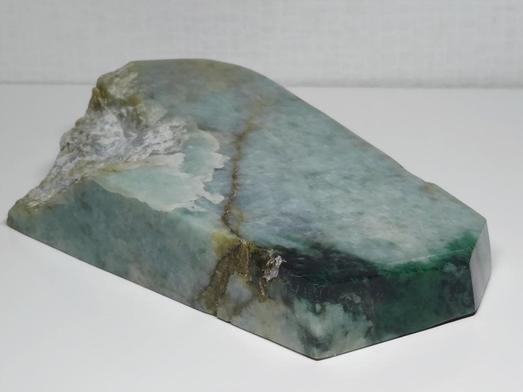 青緑 1.5kg 翡翠 ヒスイ 原石 鑑賞石 自然石 誕生石 鉱物 水石 鉱石