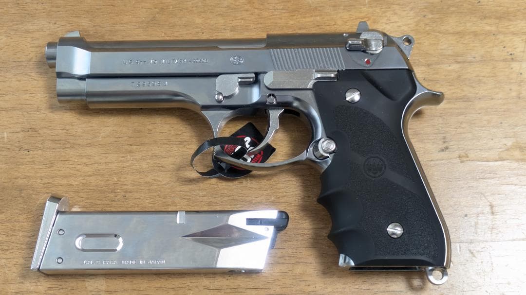 東京マルイ M92F クロームステンレス　付属完備　ガスブローバック　18才