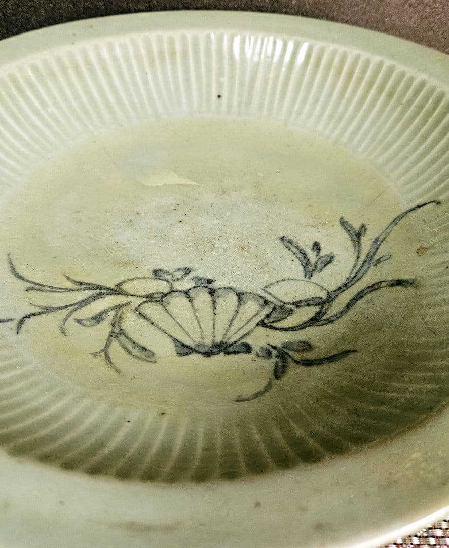 本物保証❗】名品❗江戸時代初期 初期伊万里青磁 鎬造 29.8cm三脚大兜