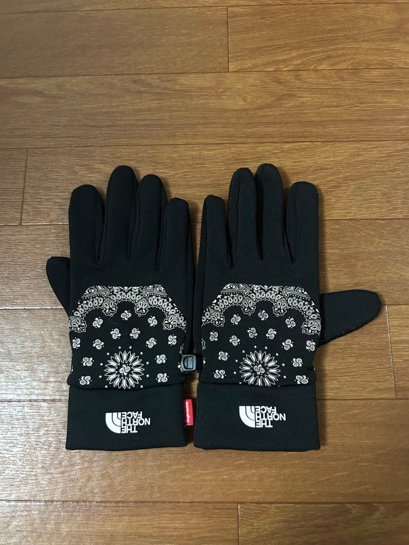 中古 L Supreme North Face Bandana glove 手袋 中古 L Supreme North Face Bandana glove 手袋 Supreme The North