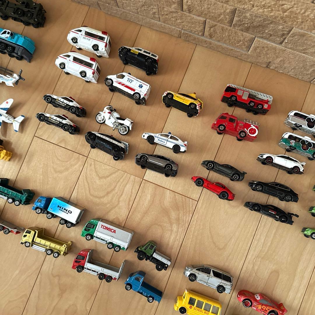 トミカ ミニカー まとめ売り 52台