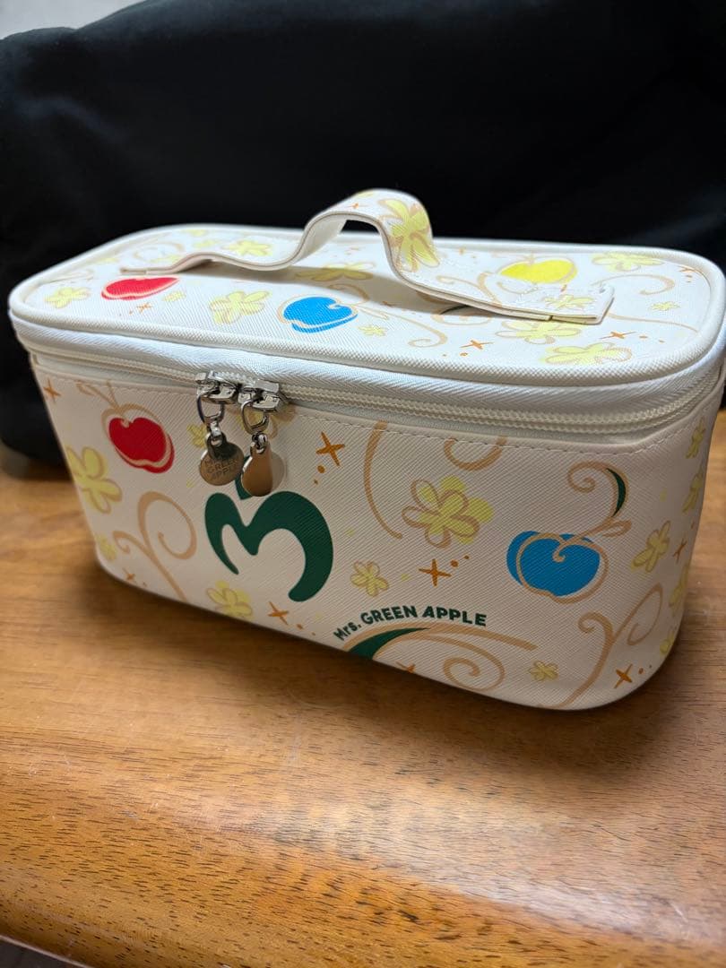 Mrs. GREEN APPLE バニティポーチ - メルカリ