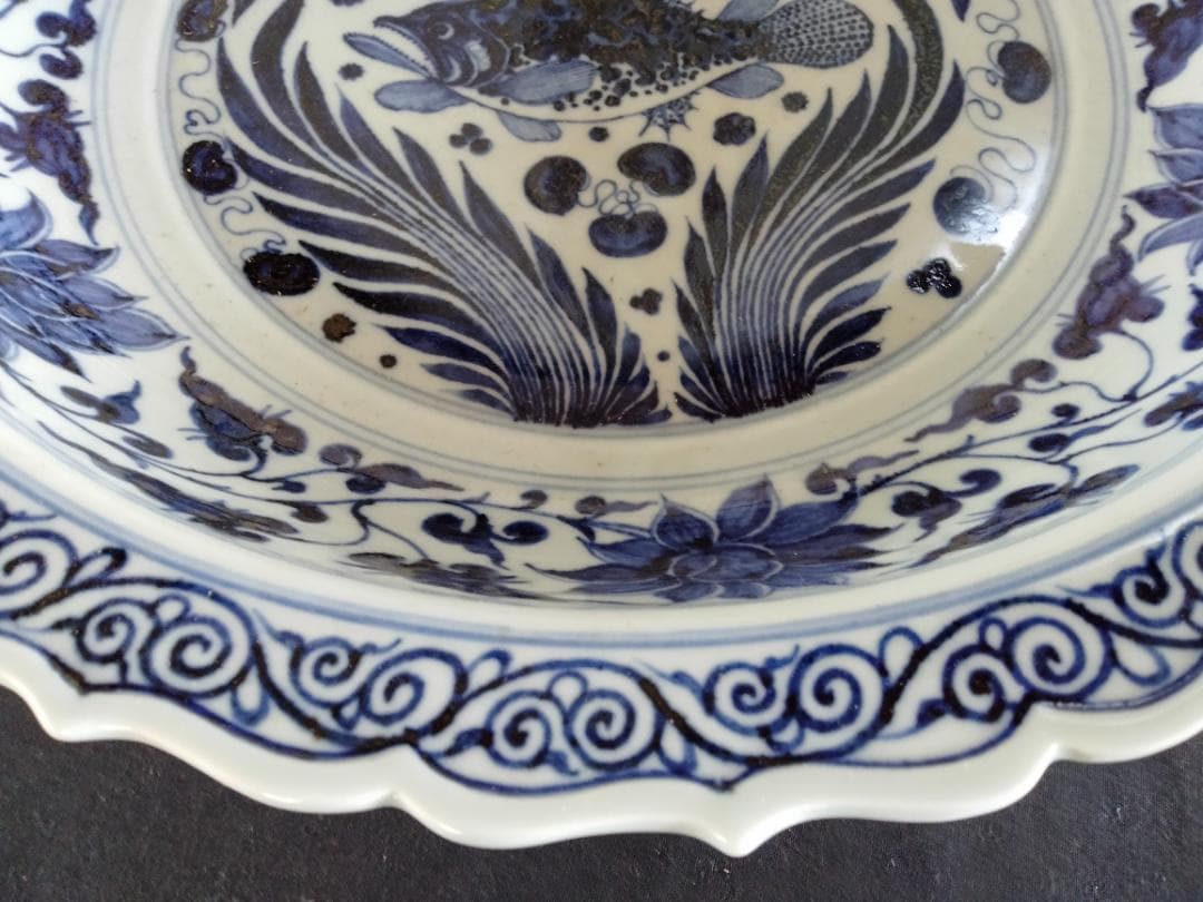 元代　青花桂魚文大皿