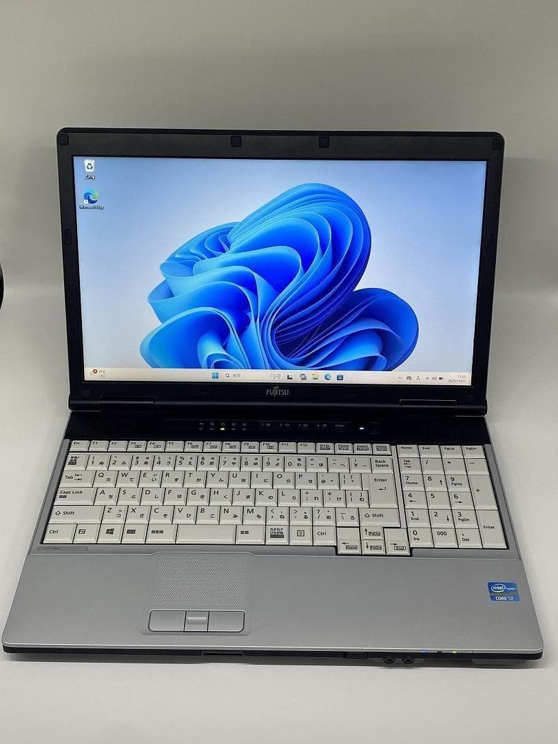 FUJITSU】爆速Core i7/新品SSD256GBノートパソコン C3 - メルカリ