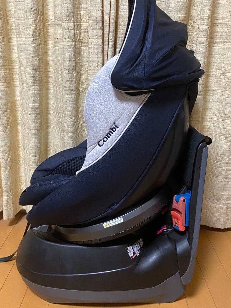 極美品　コンビ クルムーヴ シンプライト トイザらス限定 チャイルドシート