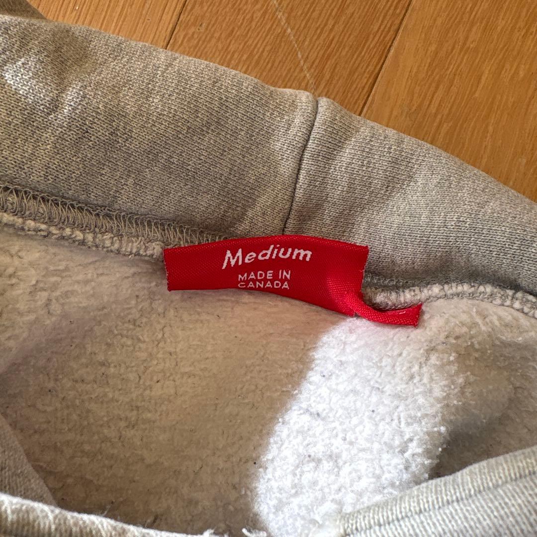 や*ん様 SUPREME グレー フード付きパーカー