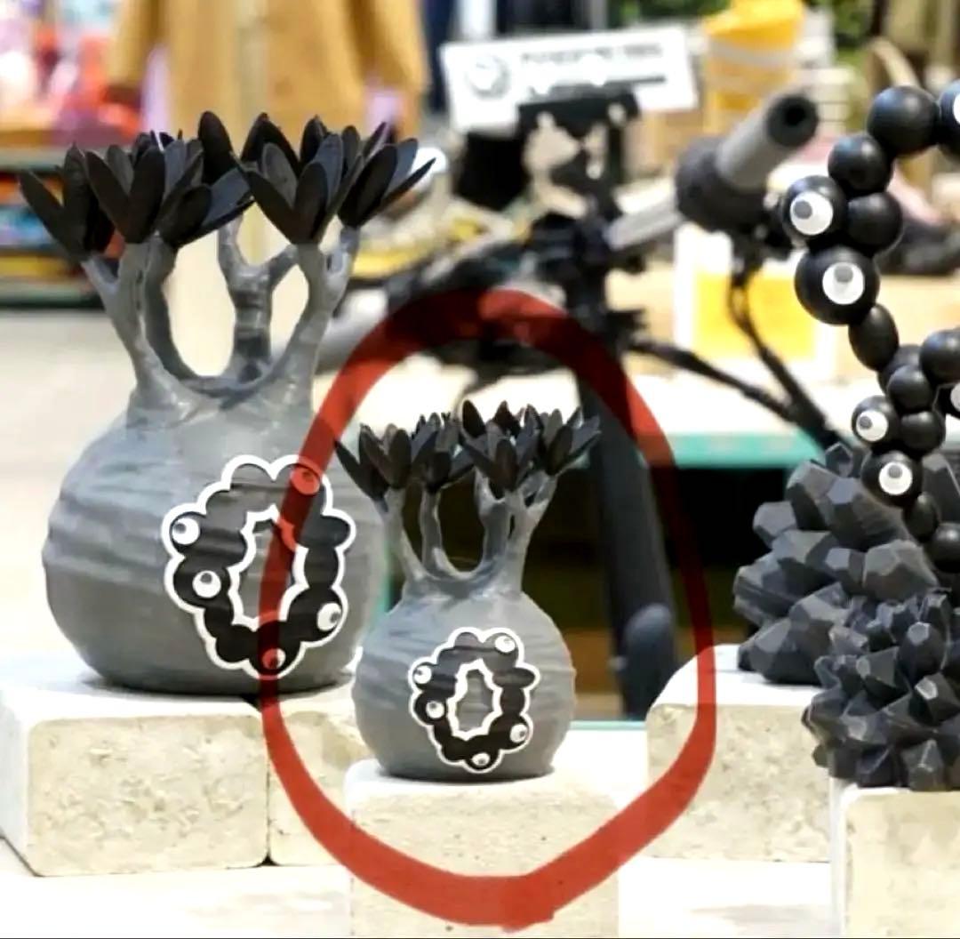 LOBINDON ミャクミャク 亀甲竜 グラキリス 黒 モノクロ ブラック