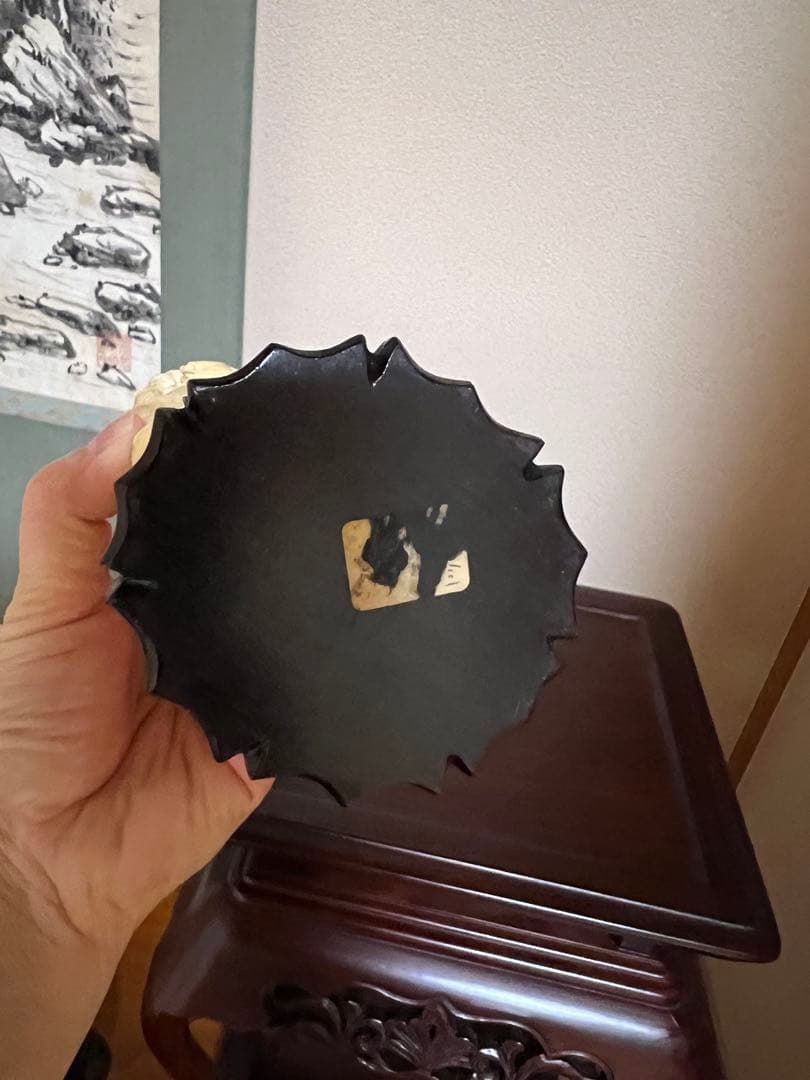 観音像 黒色台座付き 美術品・アンティーク・コレクション